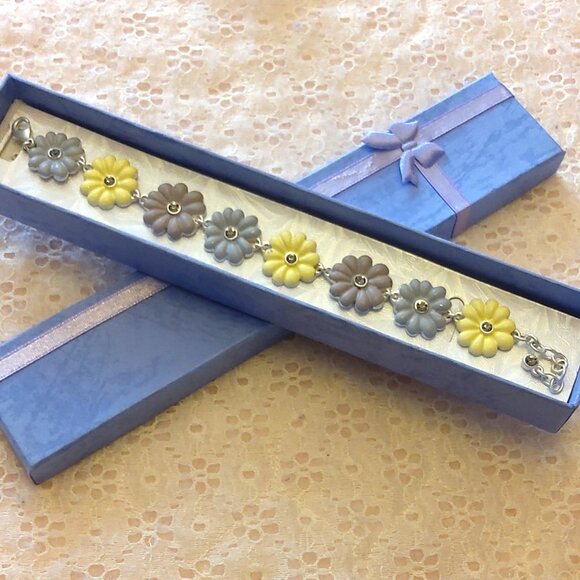 Vintage NEW Yellow Gray Art Deco Multi Floral Charms Silver Bangle Bracelet - Picture 5 of 7